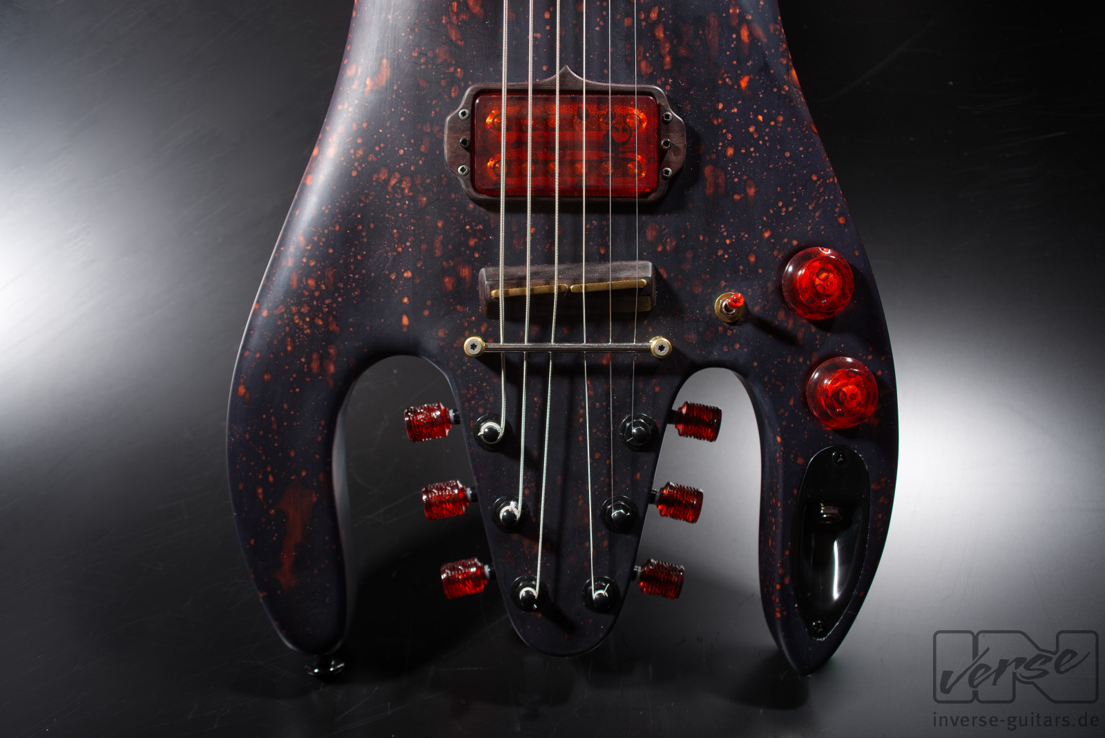 fretless Manta baritone guitar